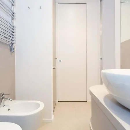 Pure & Chic 2beds/2baths In Centre! Lägenhet