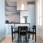 Pure & Chic 2beds/2baths In Centre! Apartament