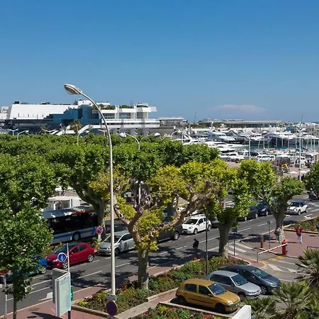 Pure & Chic 2beds/2baths In Centre! Apartment *