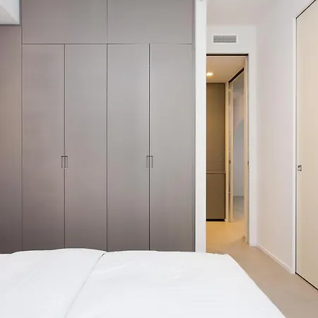 Pure & Chic 2beds/2baths In Centre! *