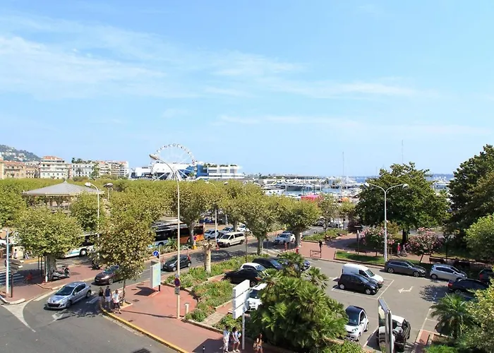 Pure & Chic 2beds/2baths In Centre! شقة
