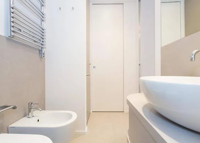 Pure & Chic 2beds/2baths In Centre! Daire