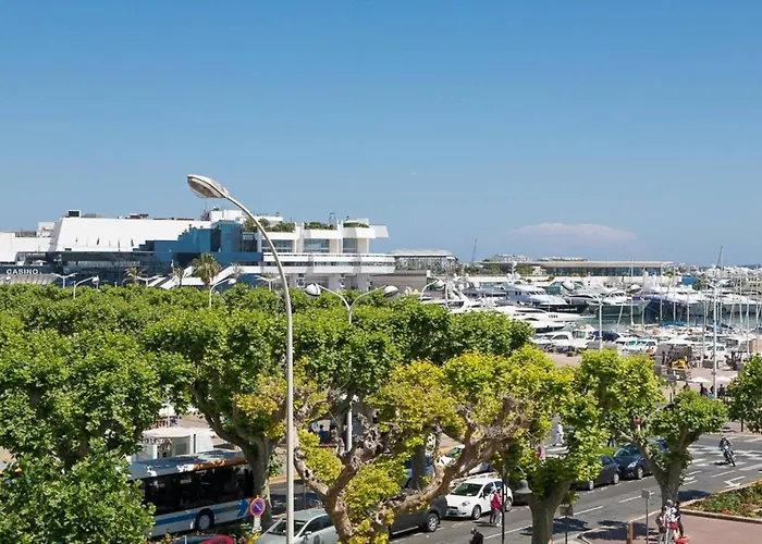 شقة Pure & Chic 2beds/2baths In Centre! *