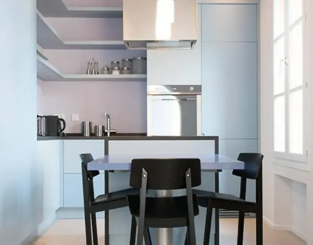 Pure & Chic 2beds/2baths In Centre! شقة