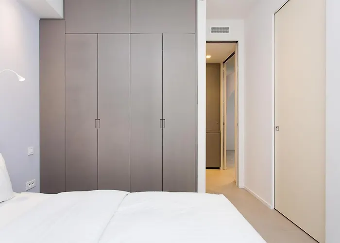 Pure & Chic 2beds/2baths In Centre! *